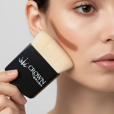 KB16 geisha brush lifestyle image showing contour application