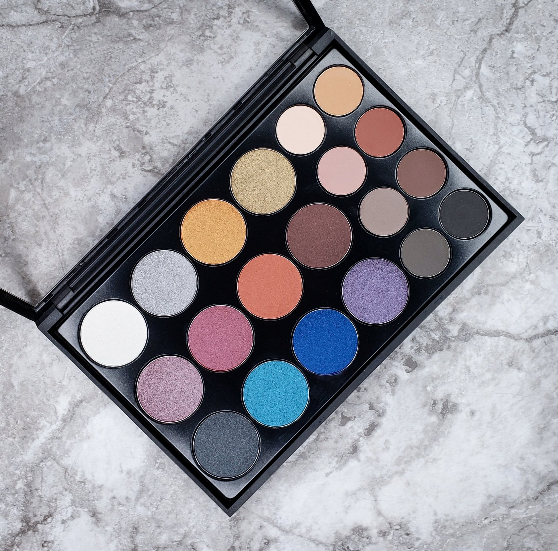 Crown Pro Eyeshadow Bold Collection CP08 - Crown