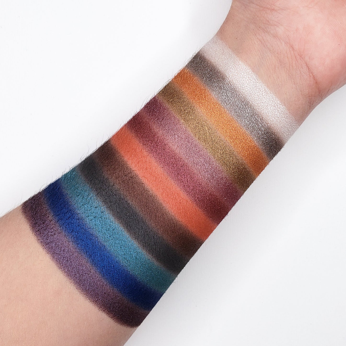 Crown Pro Eyeshadow Bold Collection CP08 - Crown