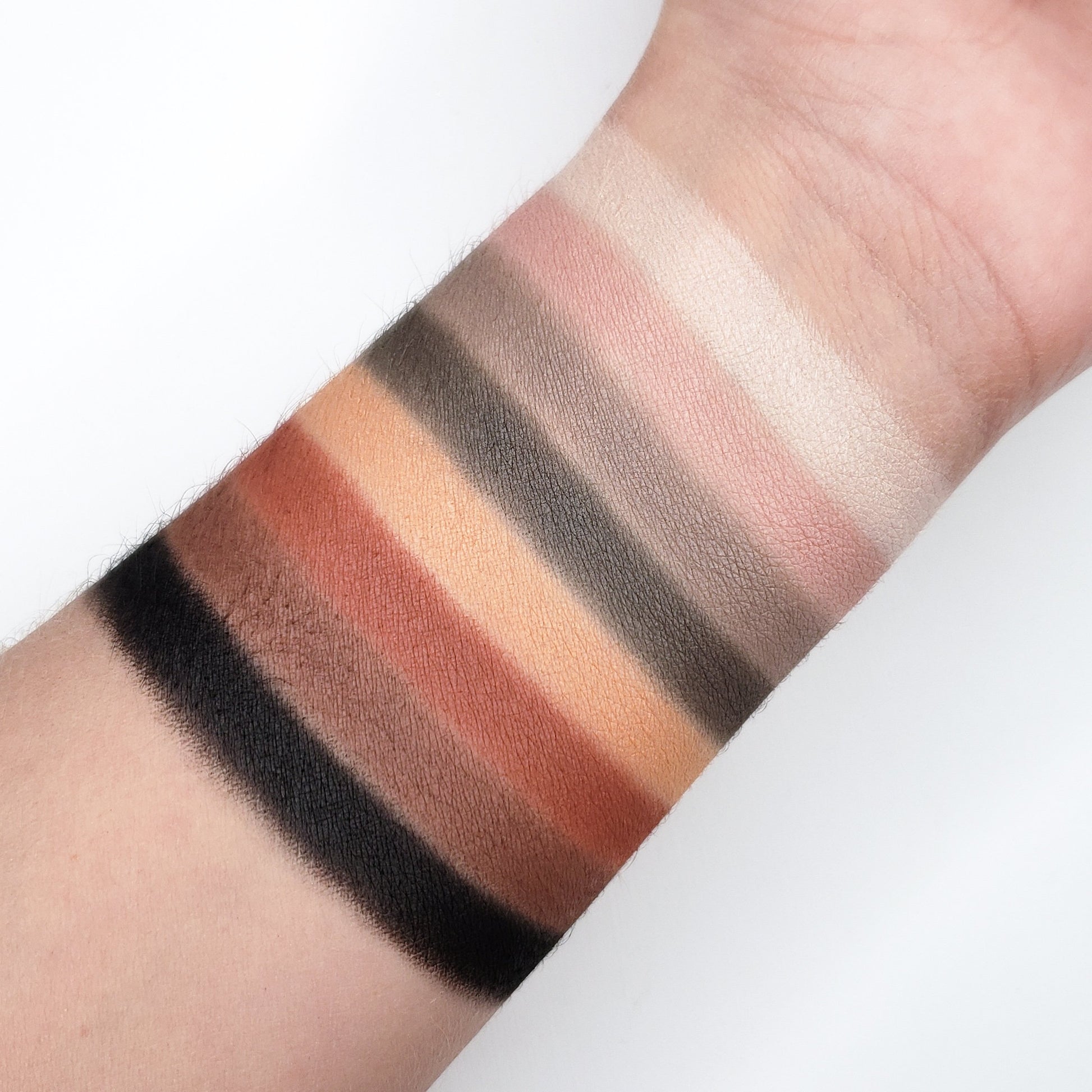 Crown Pro Eyeshadow Bold Collection CP08 - Crown